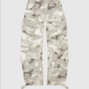 HIGH WAISTED CAMO CARGO PANTS - GREY